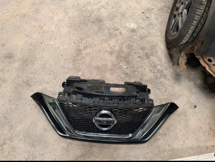 Nissan Note 2016_2017 Grille