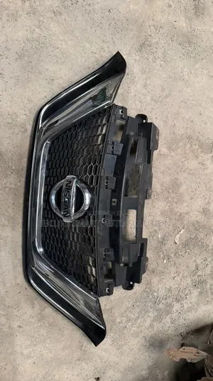 Nissan Note 2016_2017 Grille