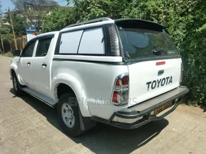Toyota Hilux 2015 White