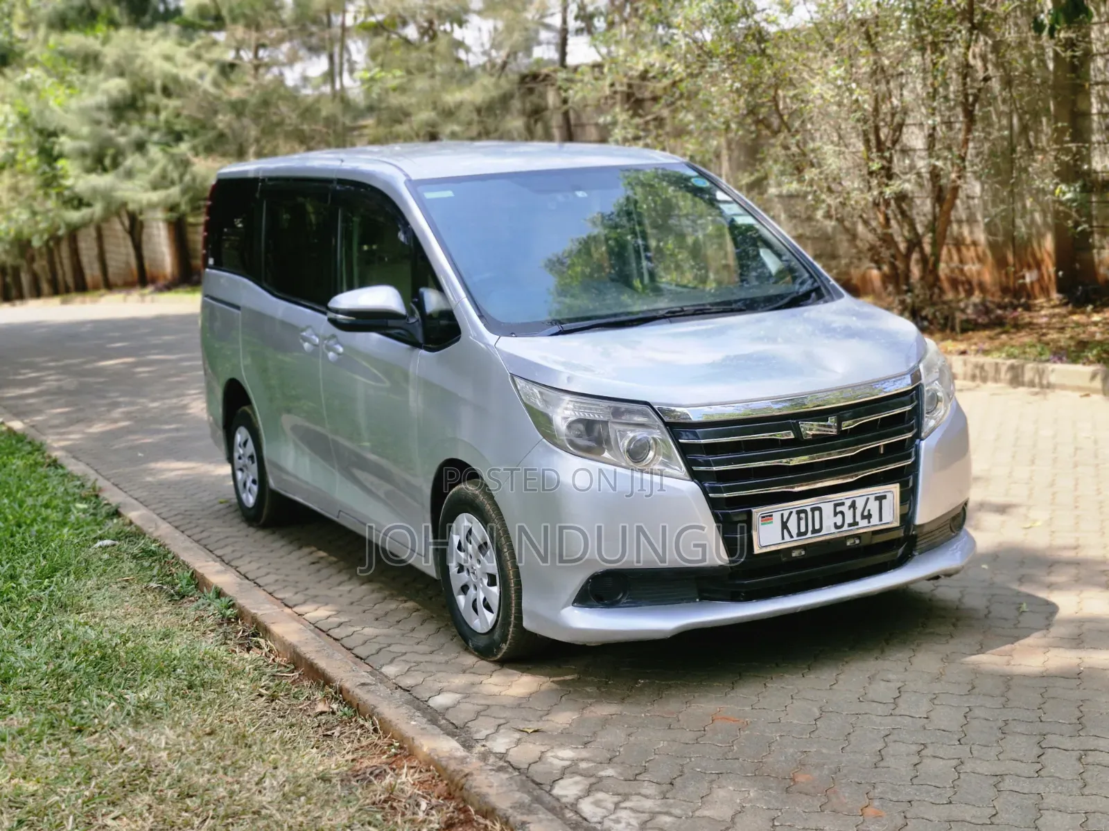 Toyota Noah 2014 Silver