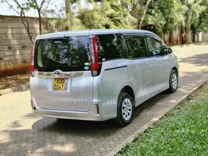Toyota Noah 2014 Silver