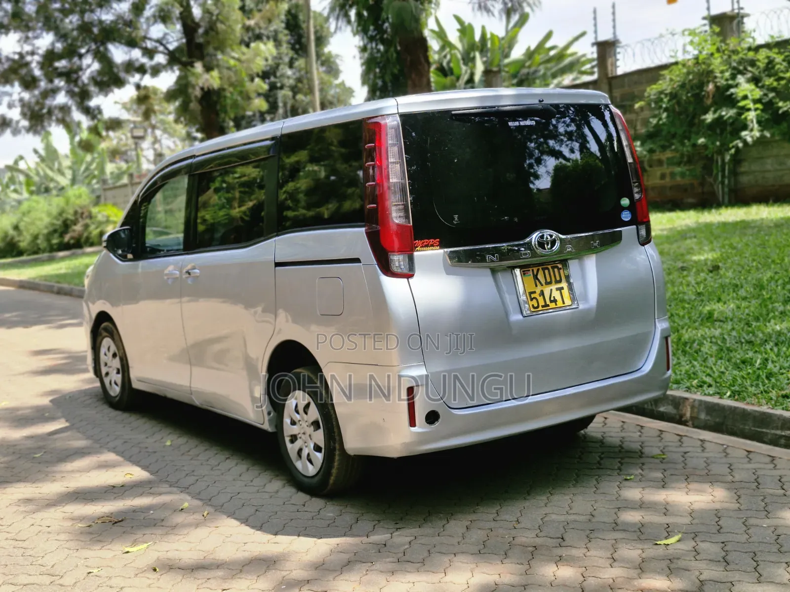 Toyota Noah 2014 Silver