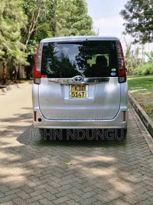 Toyota Noah 2014 Silver