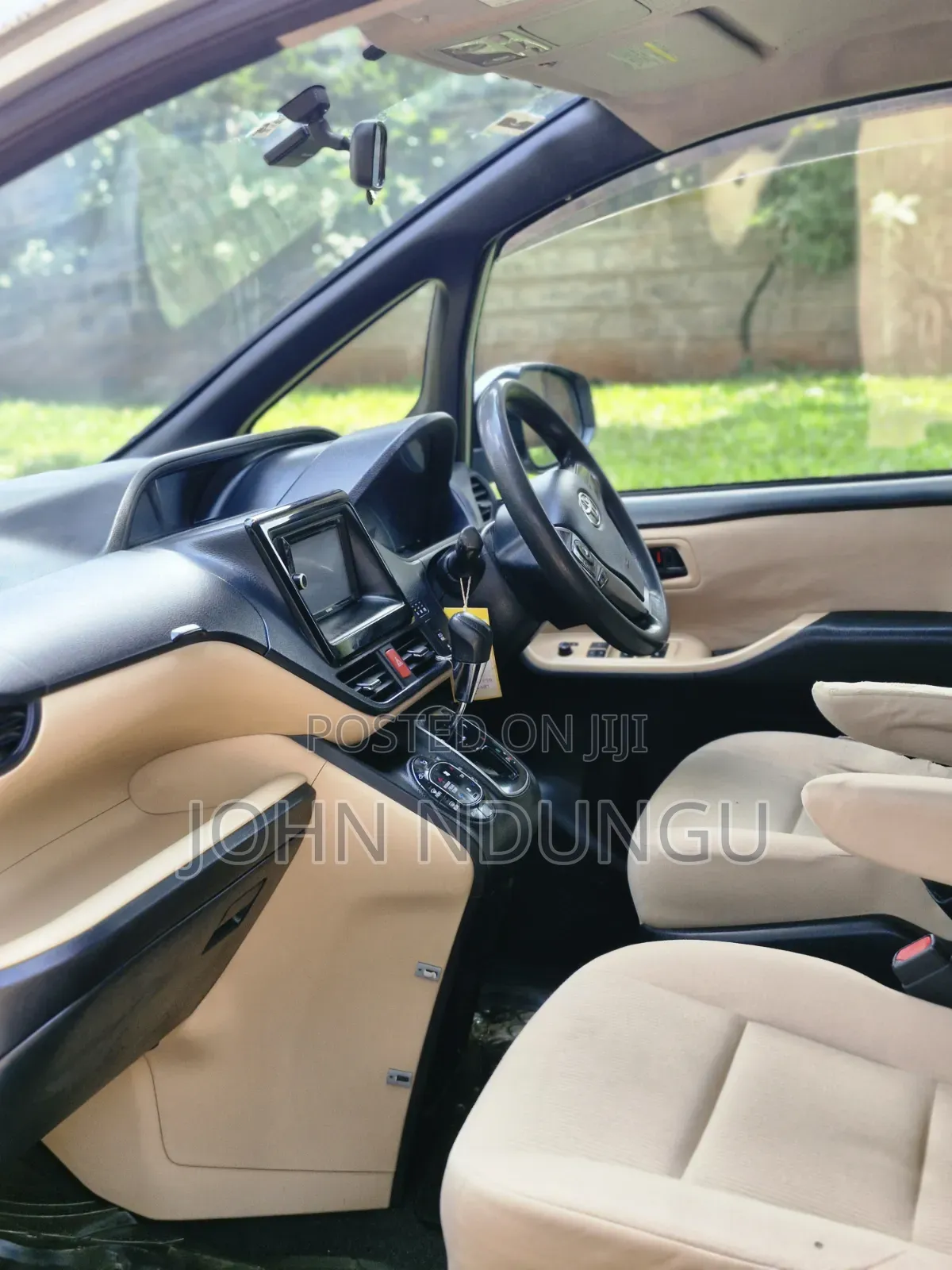 Toyota Noah 2014 Silver