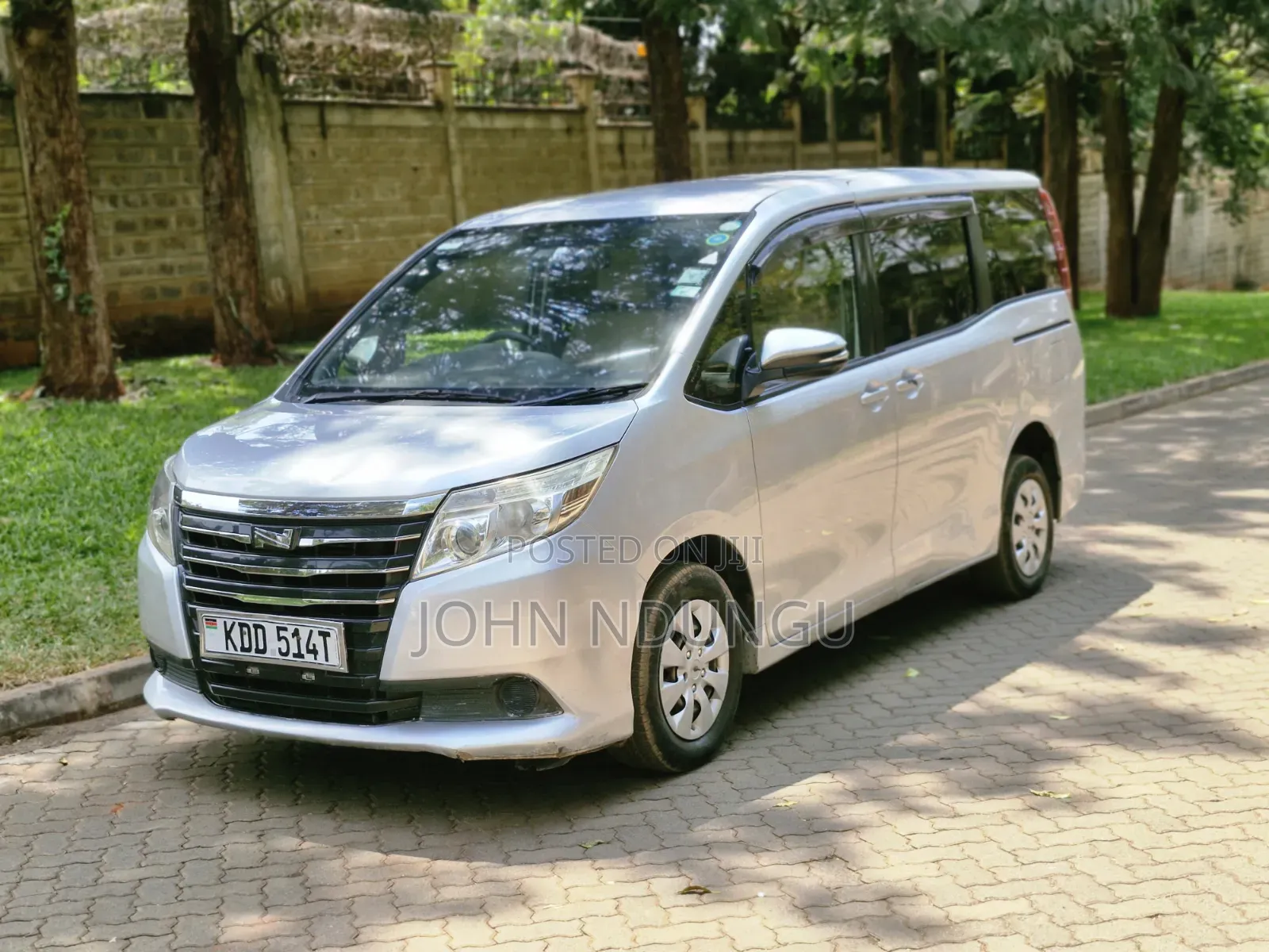Toyota Noah 2014 Silver