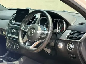 Mercedes-Benz GLE-Class 2019 White