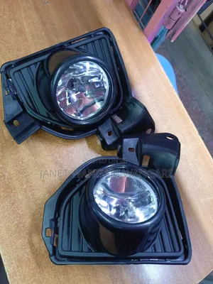 Foglight and Foglight Cover Set Toyota 7l Box 2016