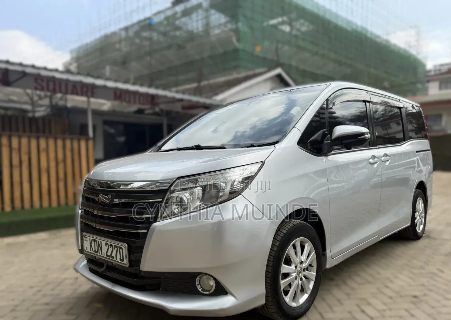 Toyota Noah 2017 Silver