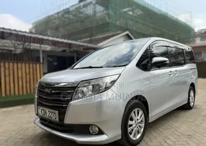 Toyota Noah 2017 Silver