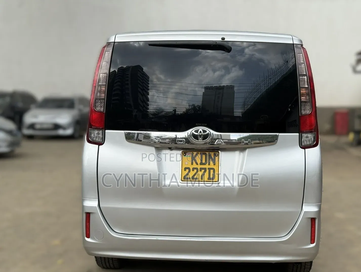 Toyota Noah 2017 Silver