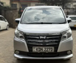 Toyota Noah 2017 Silver