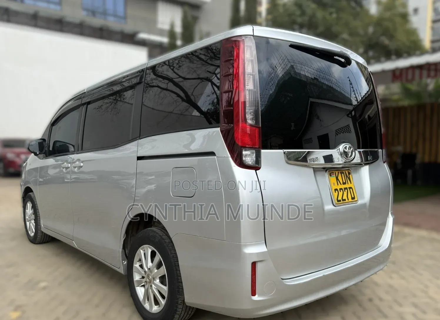 Toyota Noah 2017 Silver
