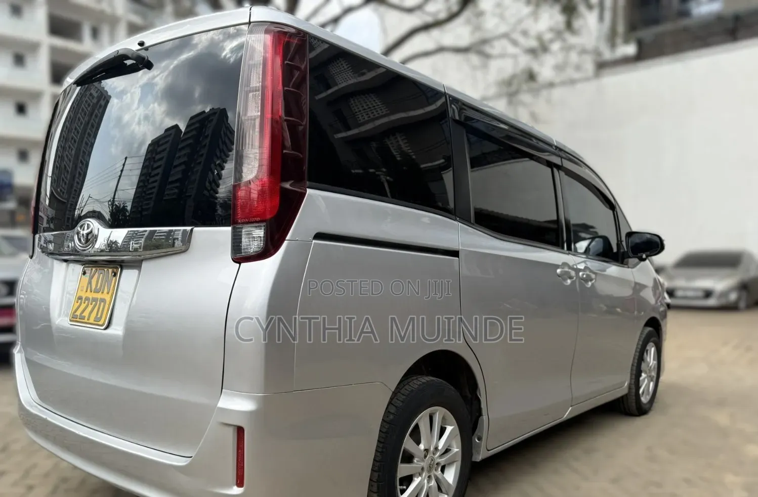 Toyota Noah 2017 Silver