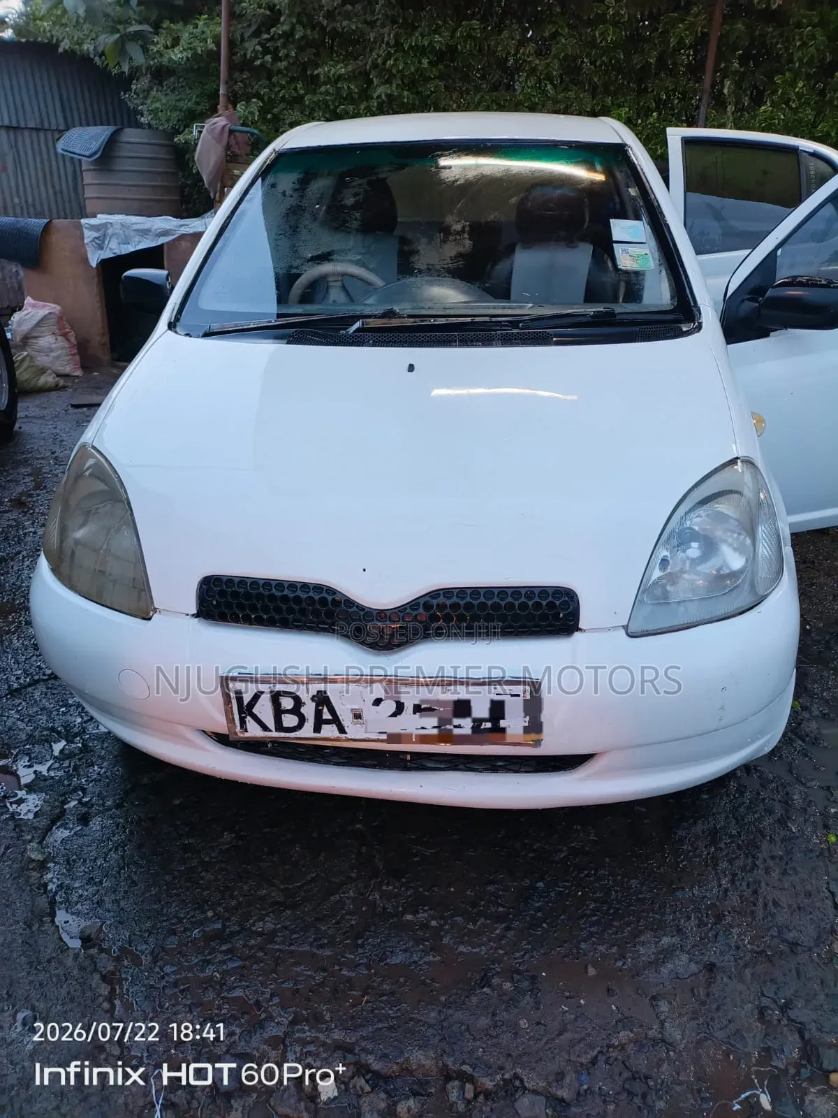 Toyota Vitz 2000 White