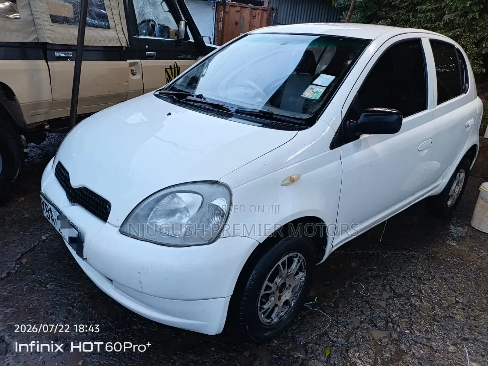 Toyota Vitz 2000 White