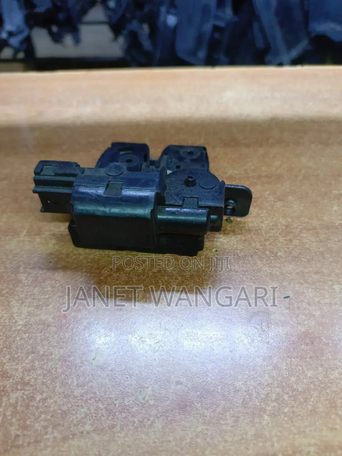 Bootlock Nissan Tiida 2006-2012
