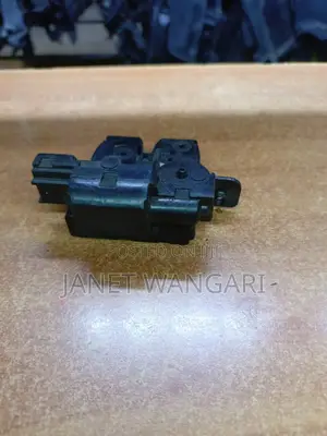 Bootlock Nissan Tiida 2006-2012