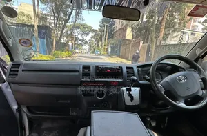 Toyota HiAce 2017 Silver
