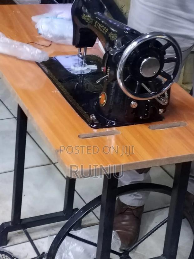 Famous Singer Sewing Machine - main view