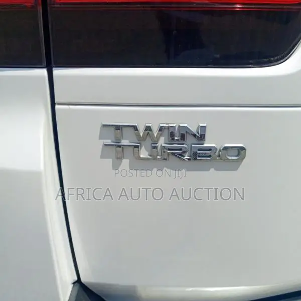Toyota Land Cruiser LC300 2022 White