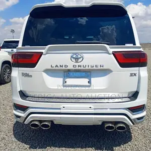 Toyota Land Cruiser LC300 2022 White