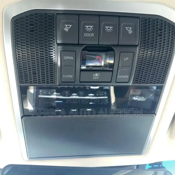 Toyota Land Cruiser LC300 2022 White