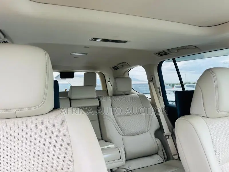 Toyota Land Cruiser LC300 2022 White