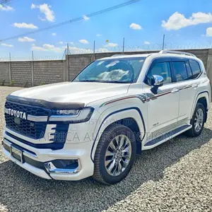 Toyota Land Cruiser LC300 2022 White