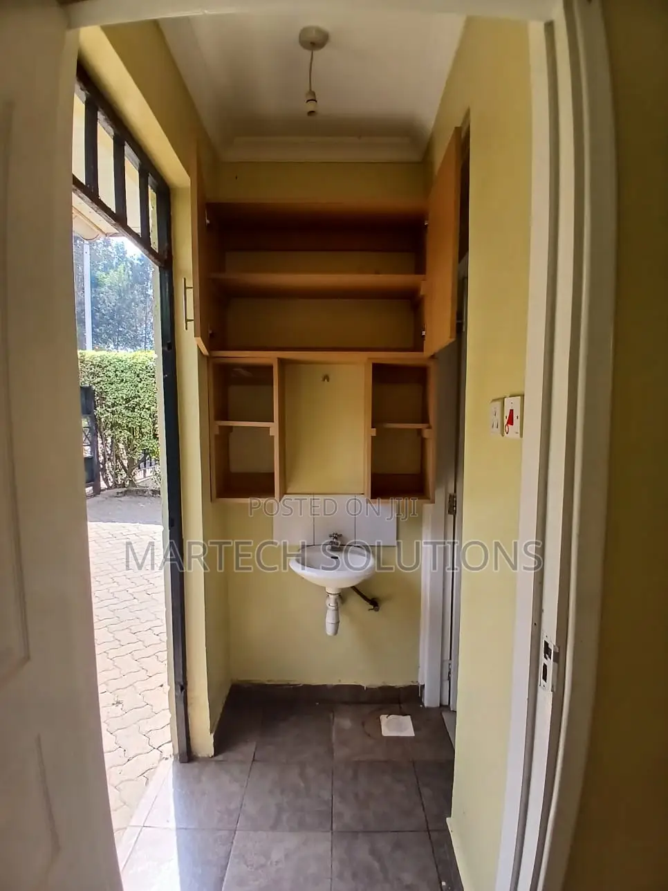 1bdrm Bedsitter in Waterfront Gardens, Mountain View for rent