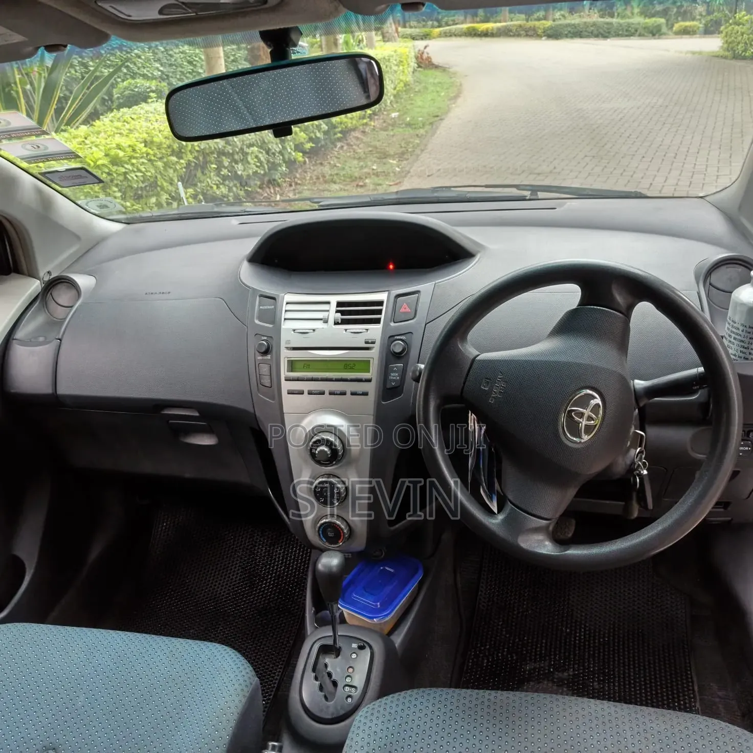 Toyota Vitz 2006 Silver