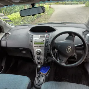 Toyota Vitz 2006 Silver