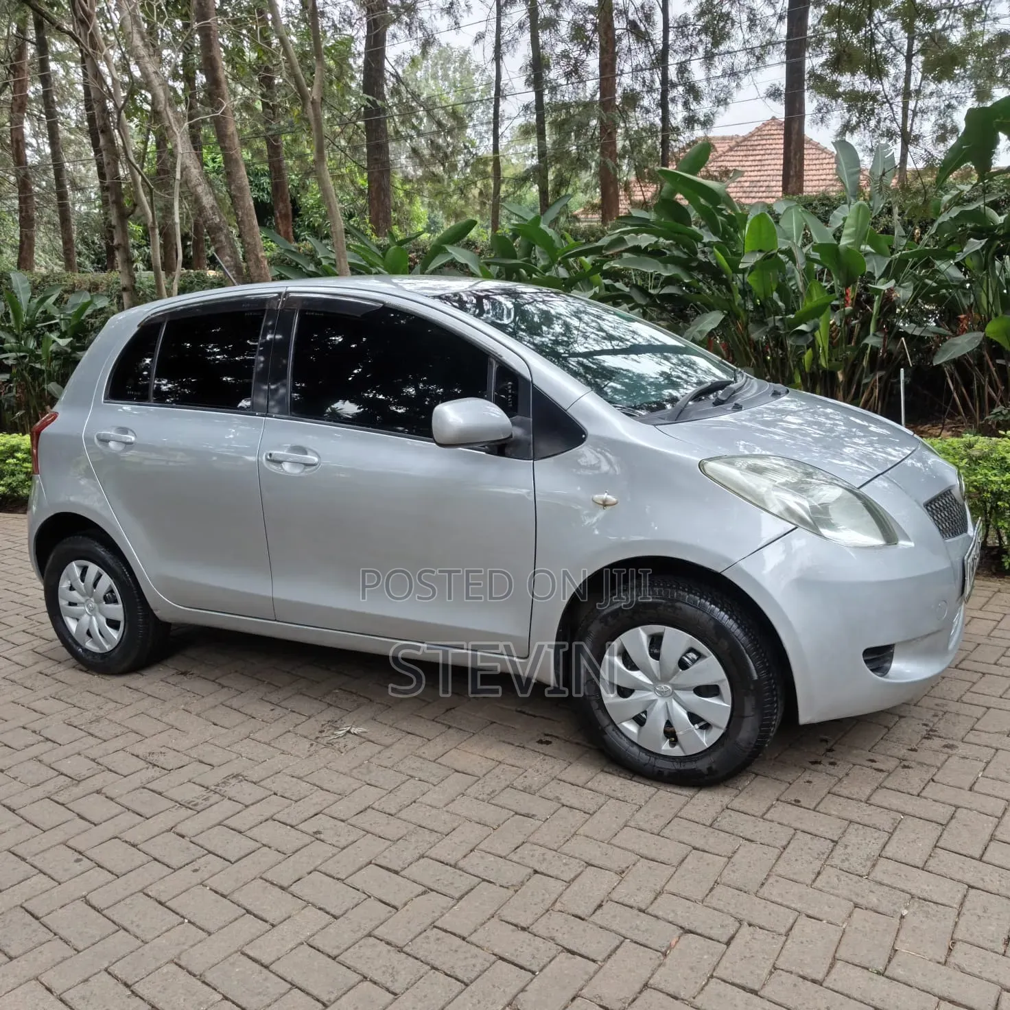 Toyota Vitz 2006 Silver