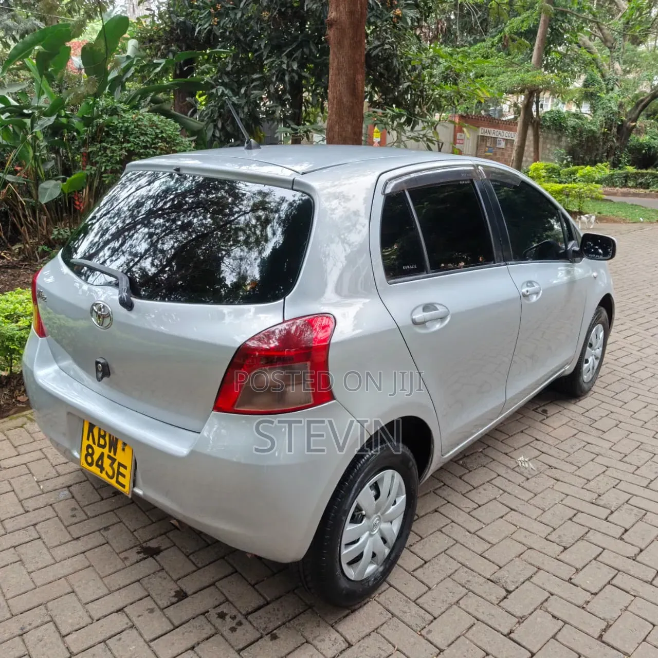Toyota Vitz 2006 Silver
