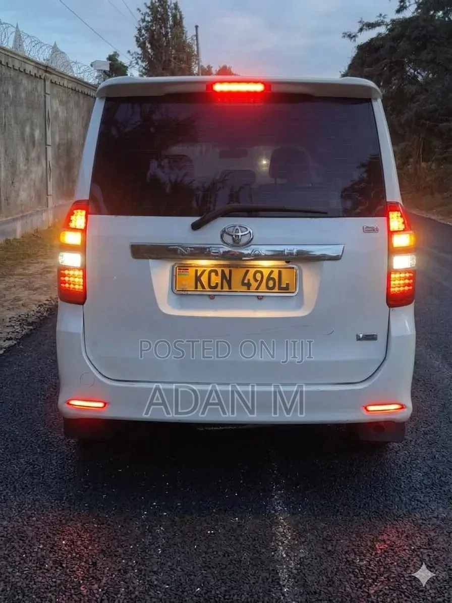 Toyota Noah 2010 White