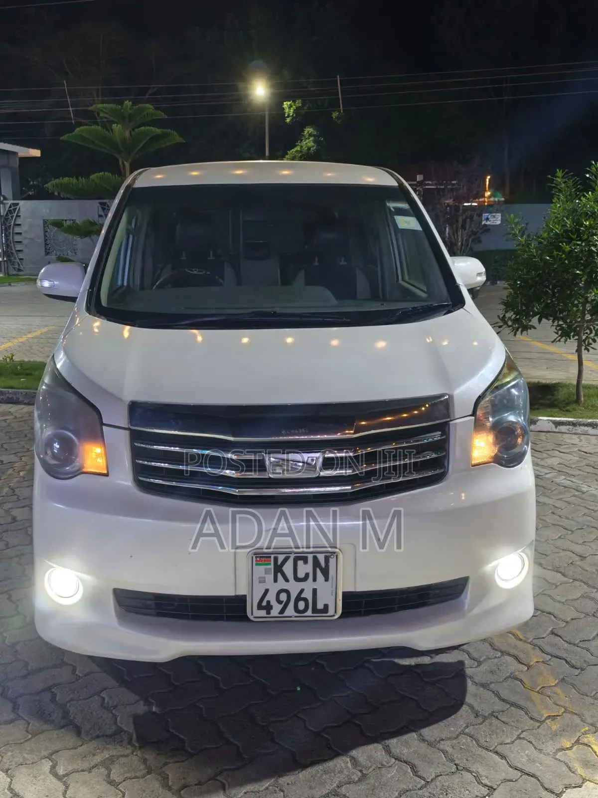 Toyota Noah 2010 White