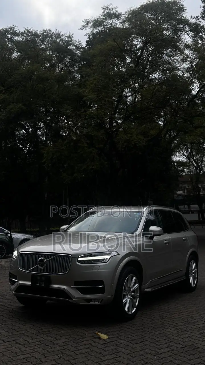 Volvo XC90 T6 Inscription AWD (2.0L 4cyl 8A) 2017 Beige