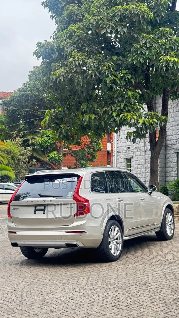 Volvo XC90 T6 Inscription AWD (2.0L 4cyl 8A) 2017 Beige