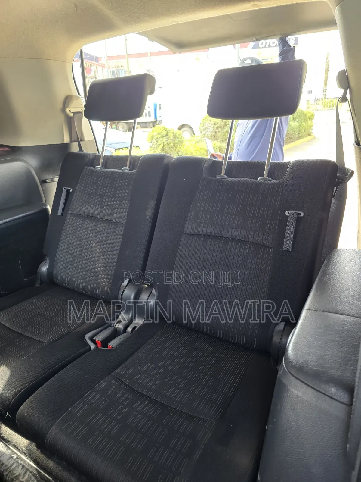 Toyota ISIS 2011 Gray