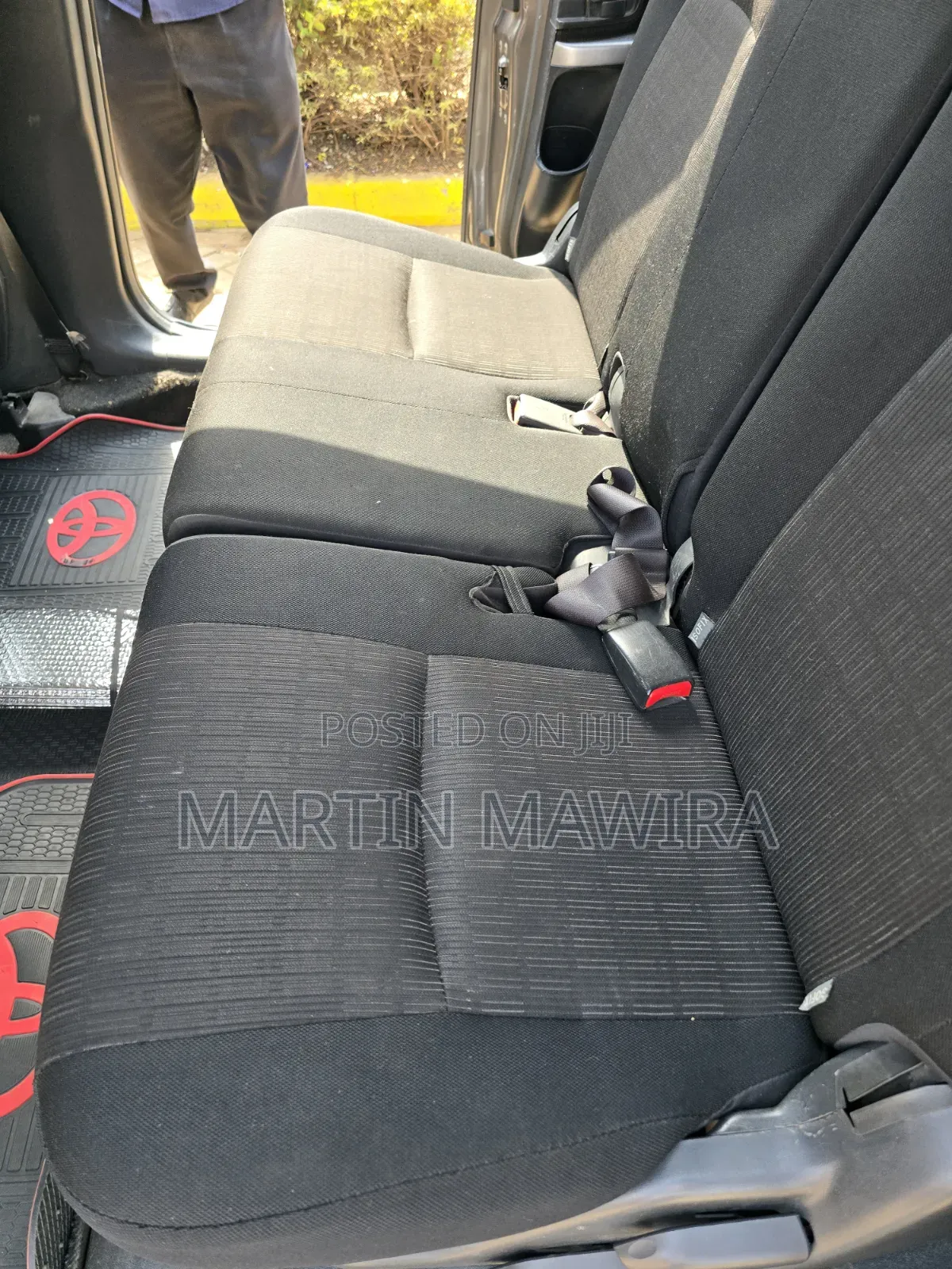 Toyota ISIS 2011 Gray