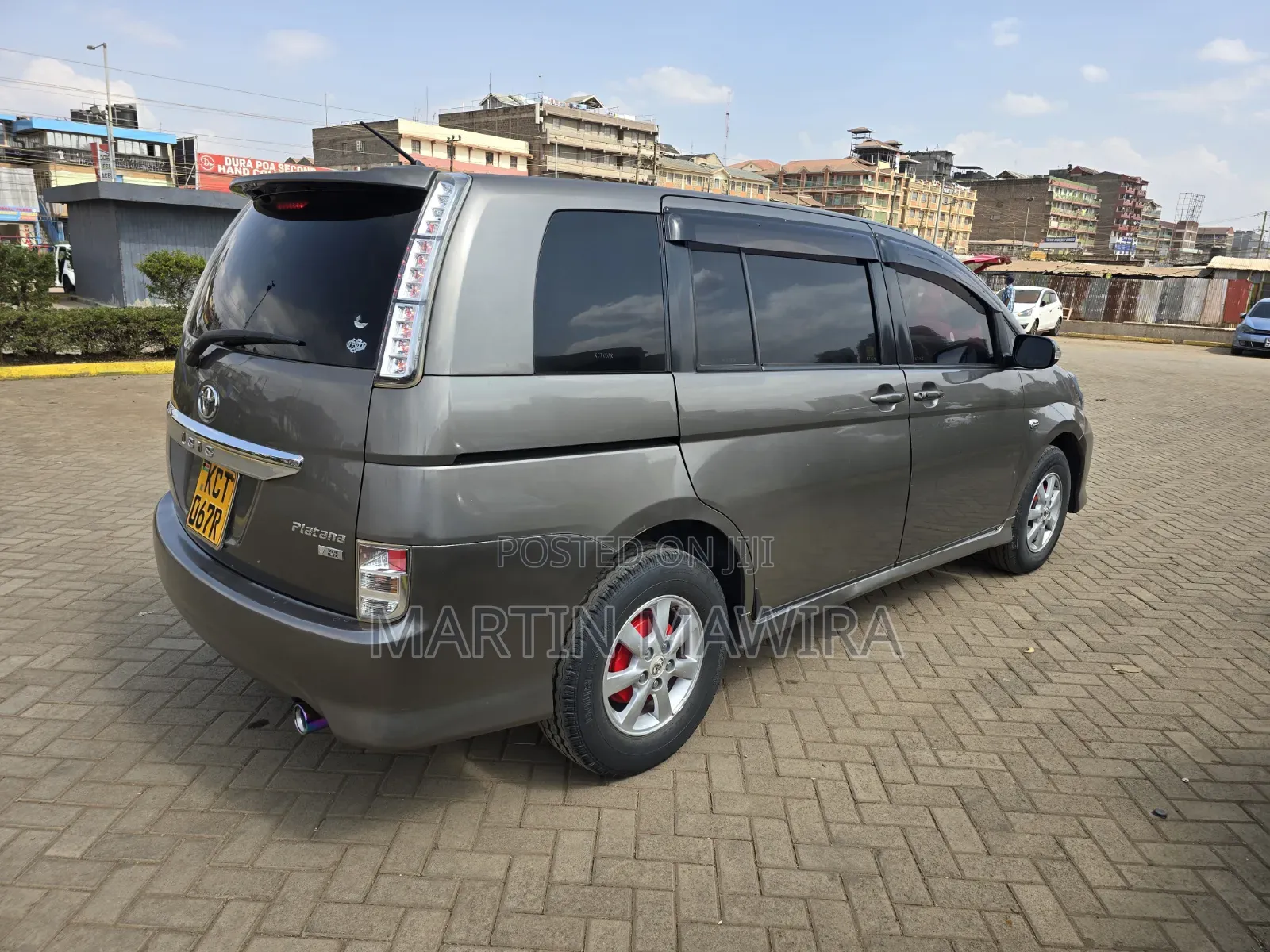Toyota ISIS 2011 Gray