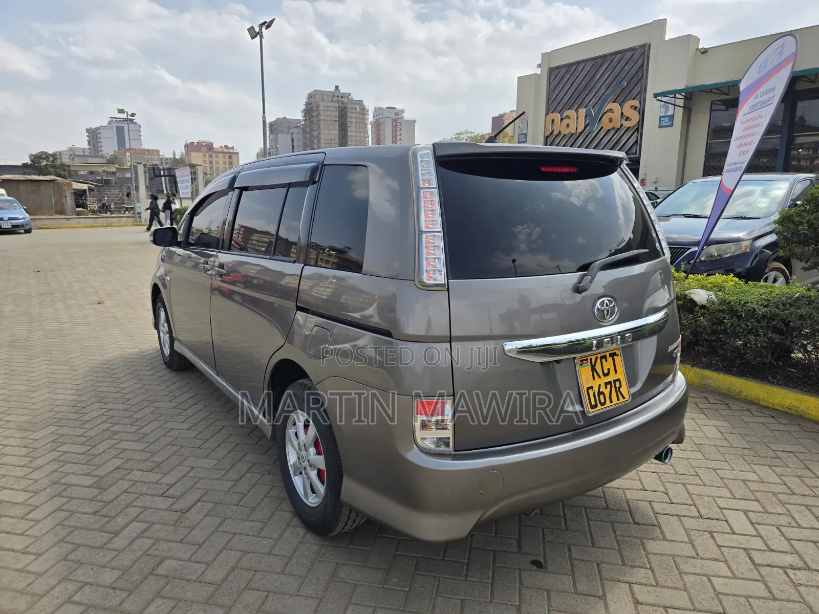 Toyota ISIS 2011 Gray