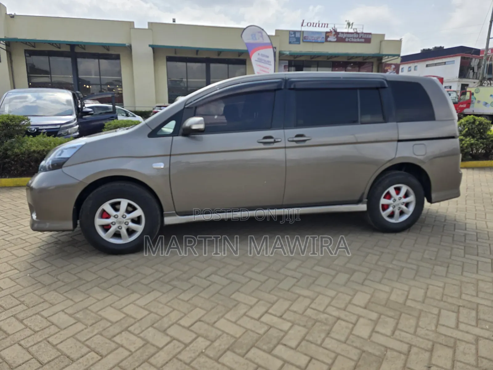 Toyota ISIS 2011 Gray