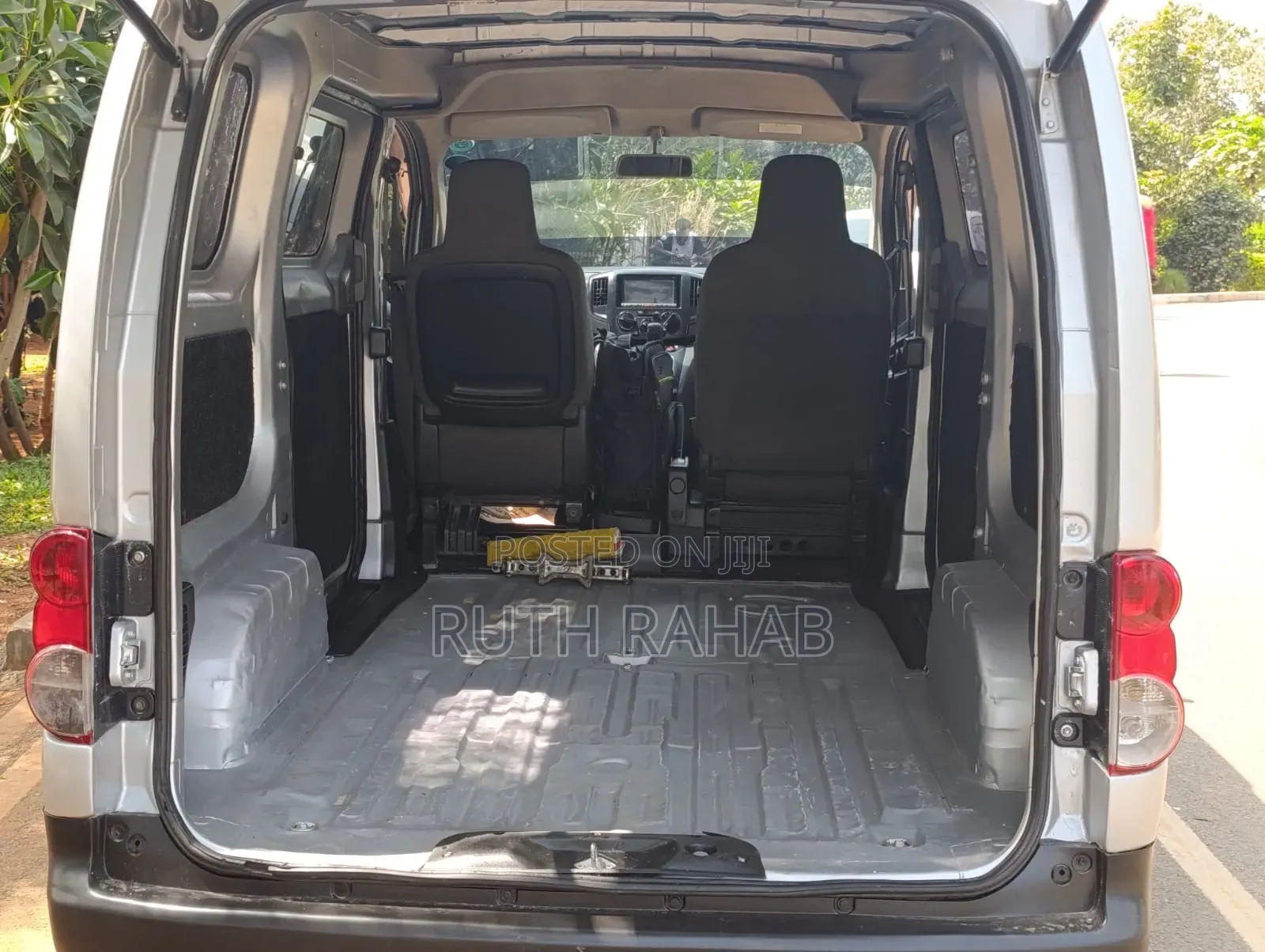Nissan NV350 2015 Silver