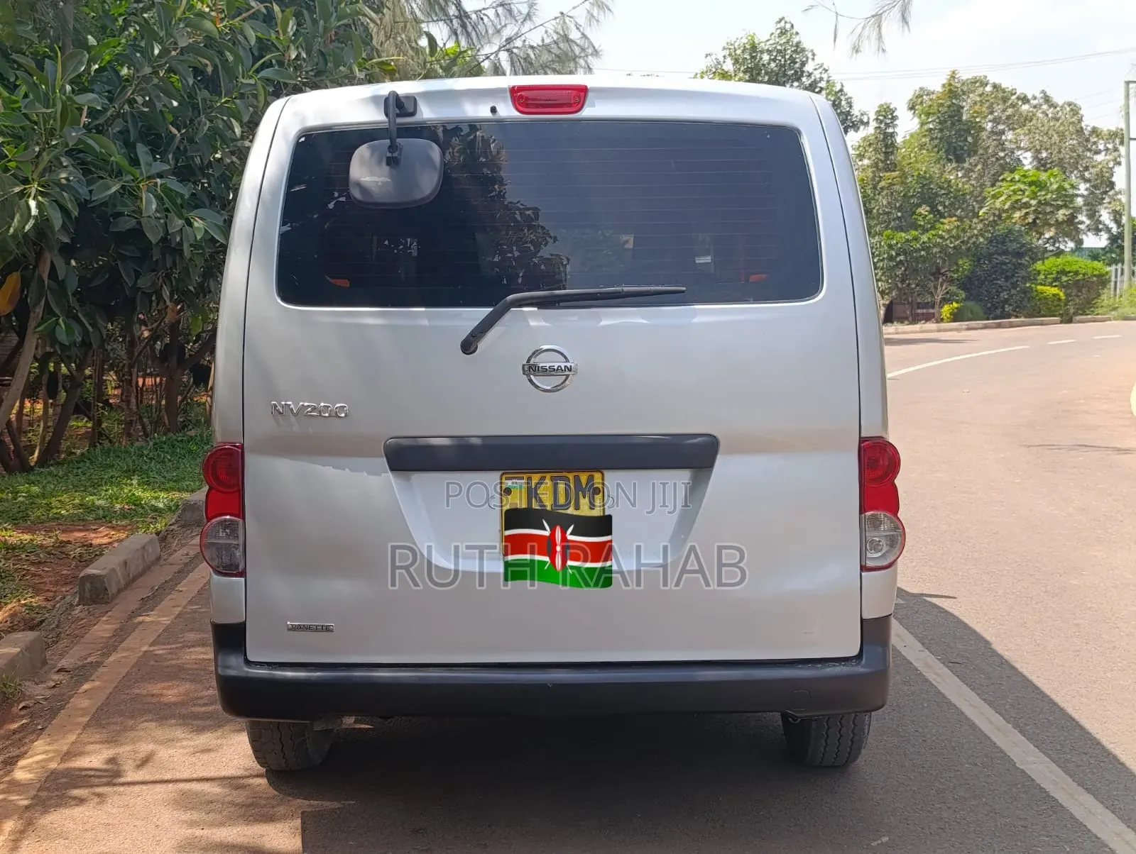 Nissan NV350 2015 Silver