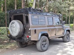 Land Rover Defender 2012