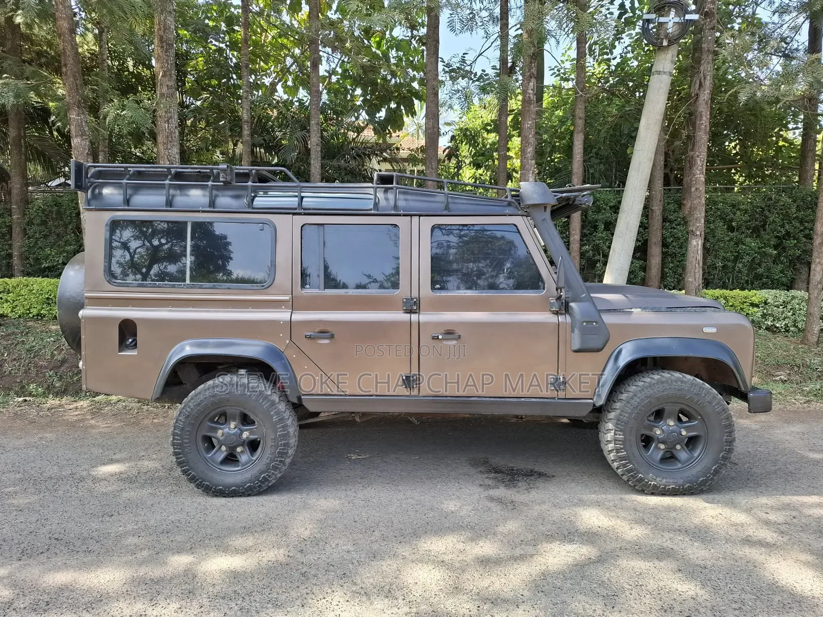 Land Rover Defender 2012
