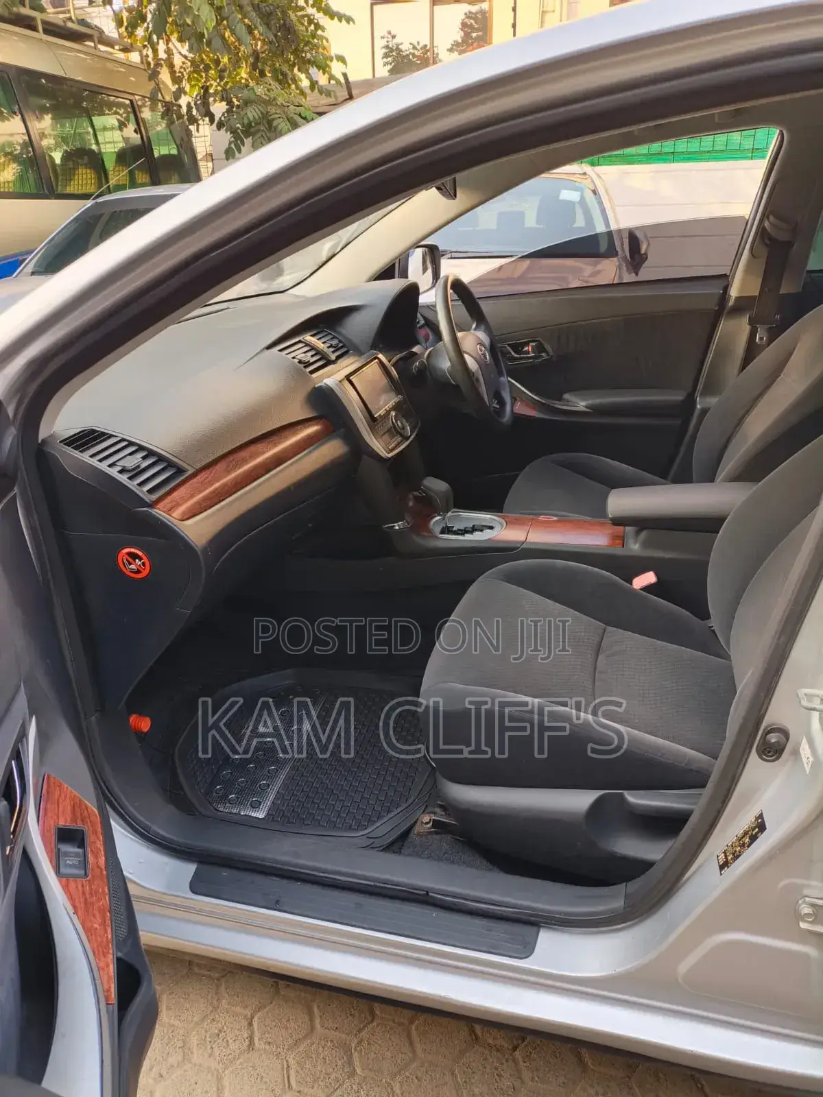 Toyota Premio 2012 Silver