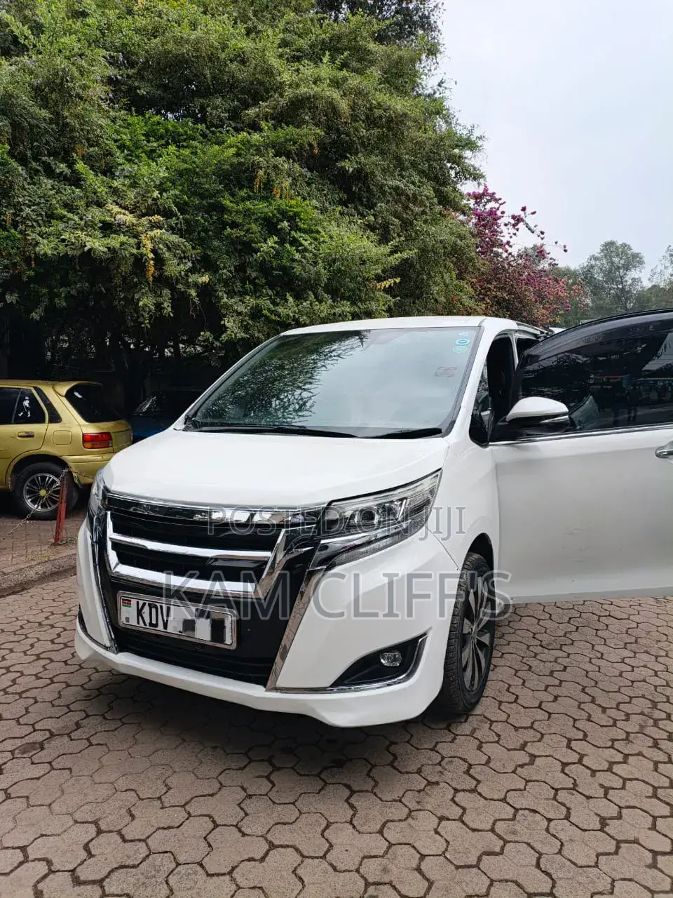 Toyota Esquire 2018 White