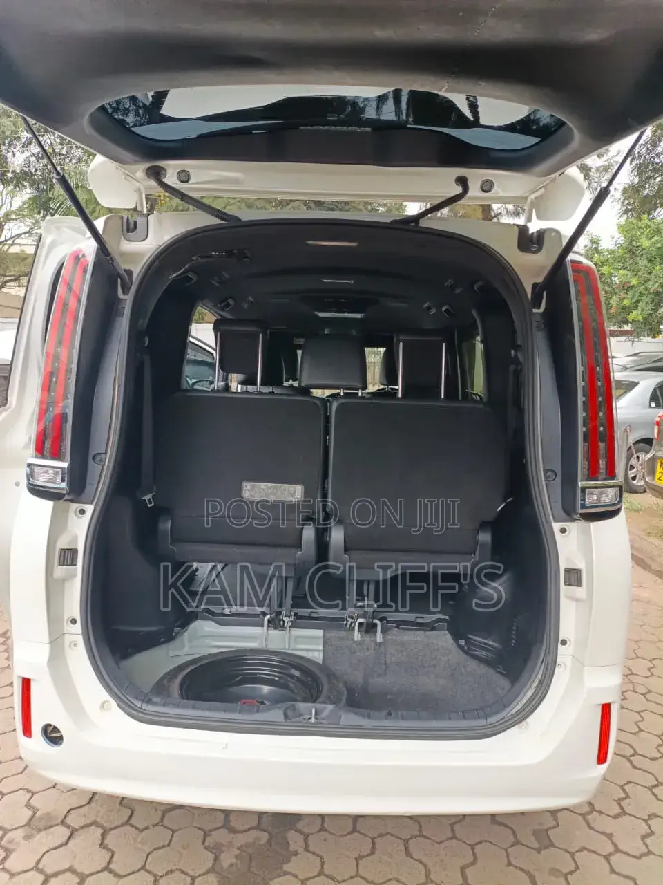 Toyota Esquire 2018 White