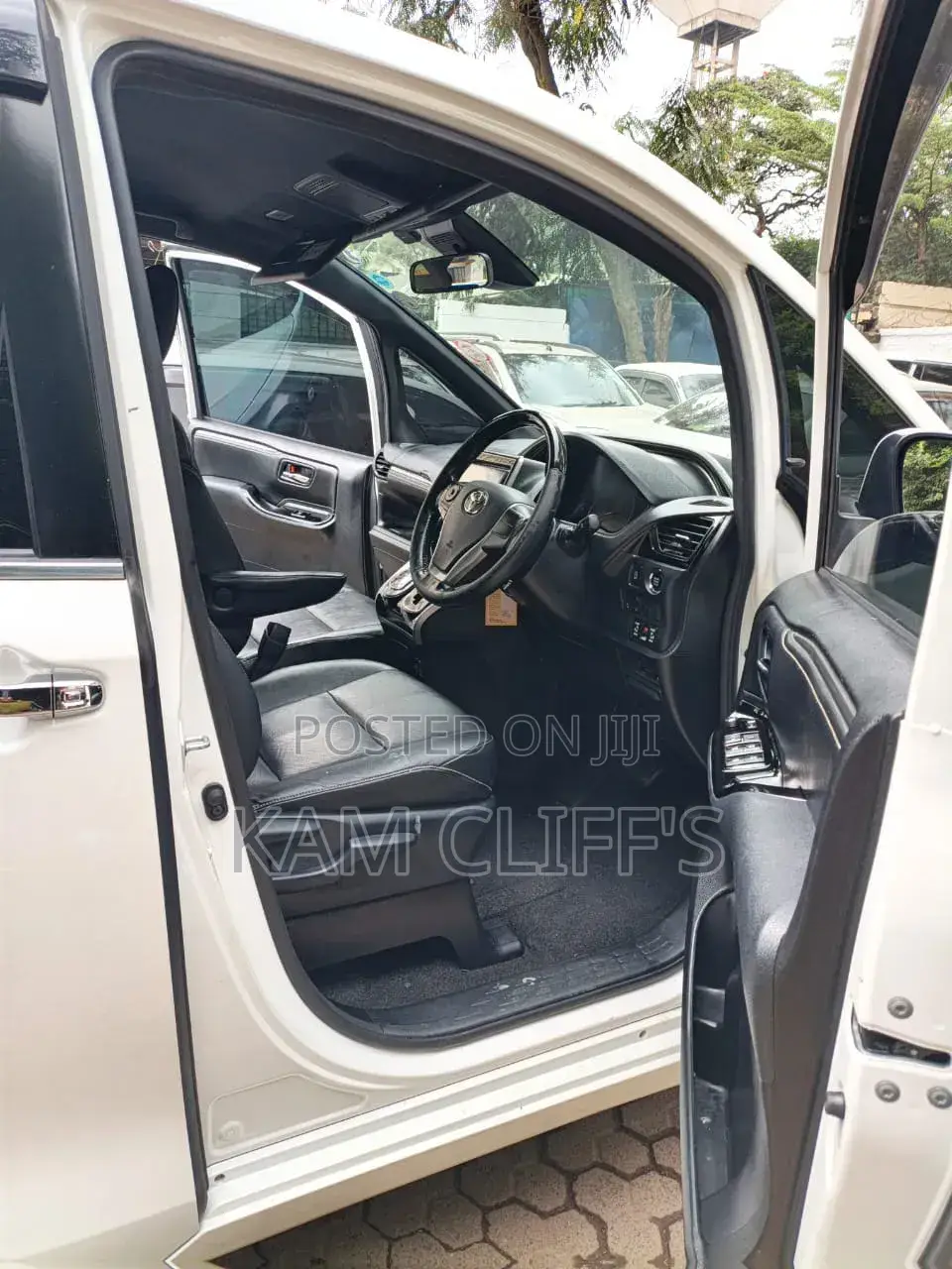 Toyota Esquire 2018 White